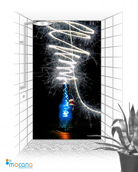 Exploding Beer Bottle - 120x210cm Duschrückwand - Wohnbeispiel